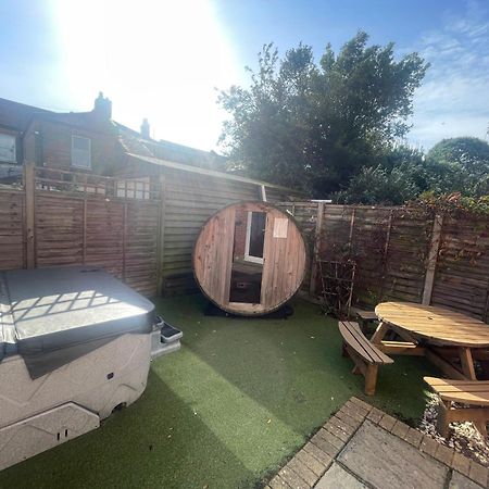 Holiday Home Hot Tub & Sauna Bournemouth Exterior foto