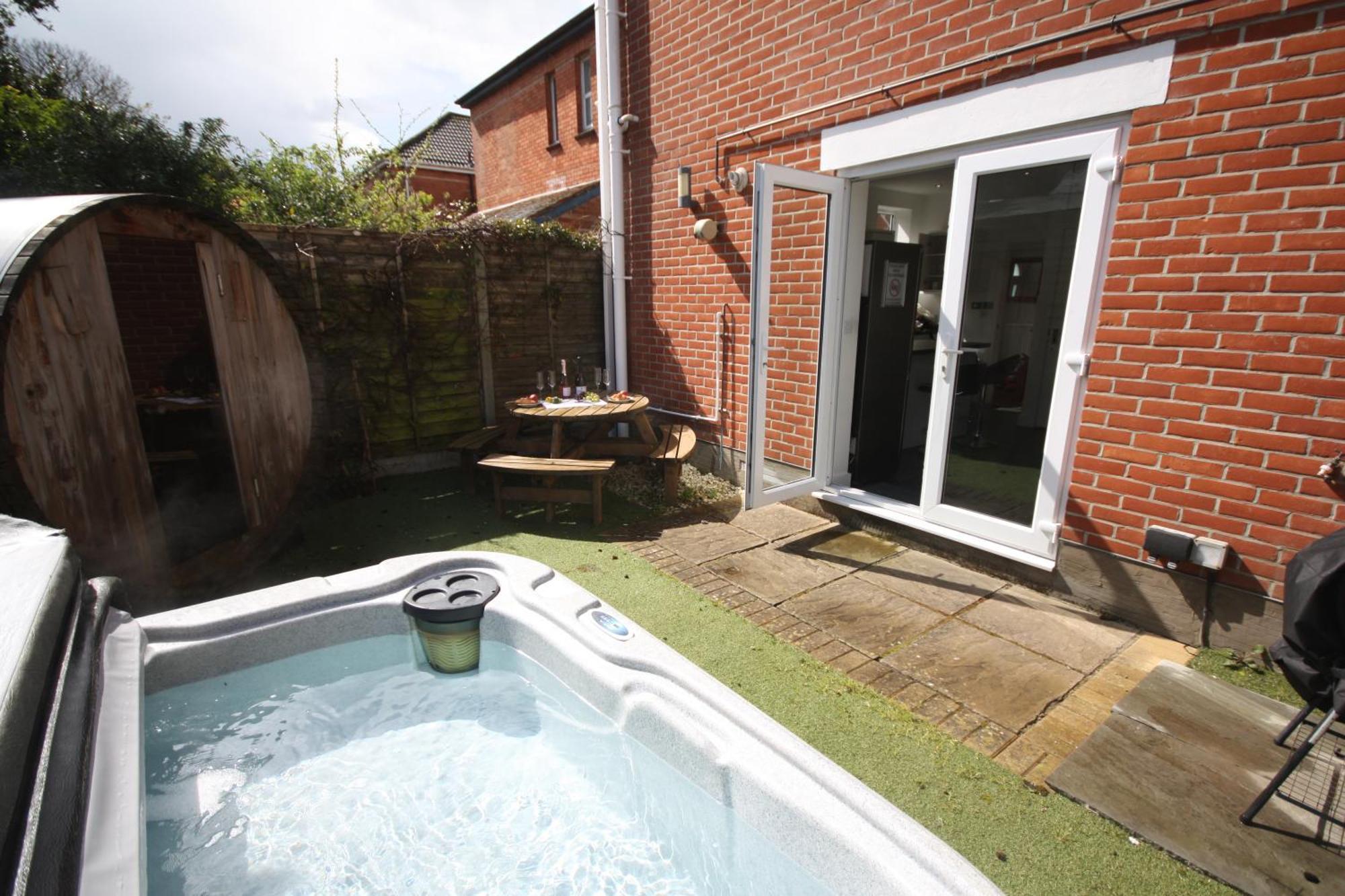 Holiday Home Hot Tub & Sauna Bournemouth Exterior foto