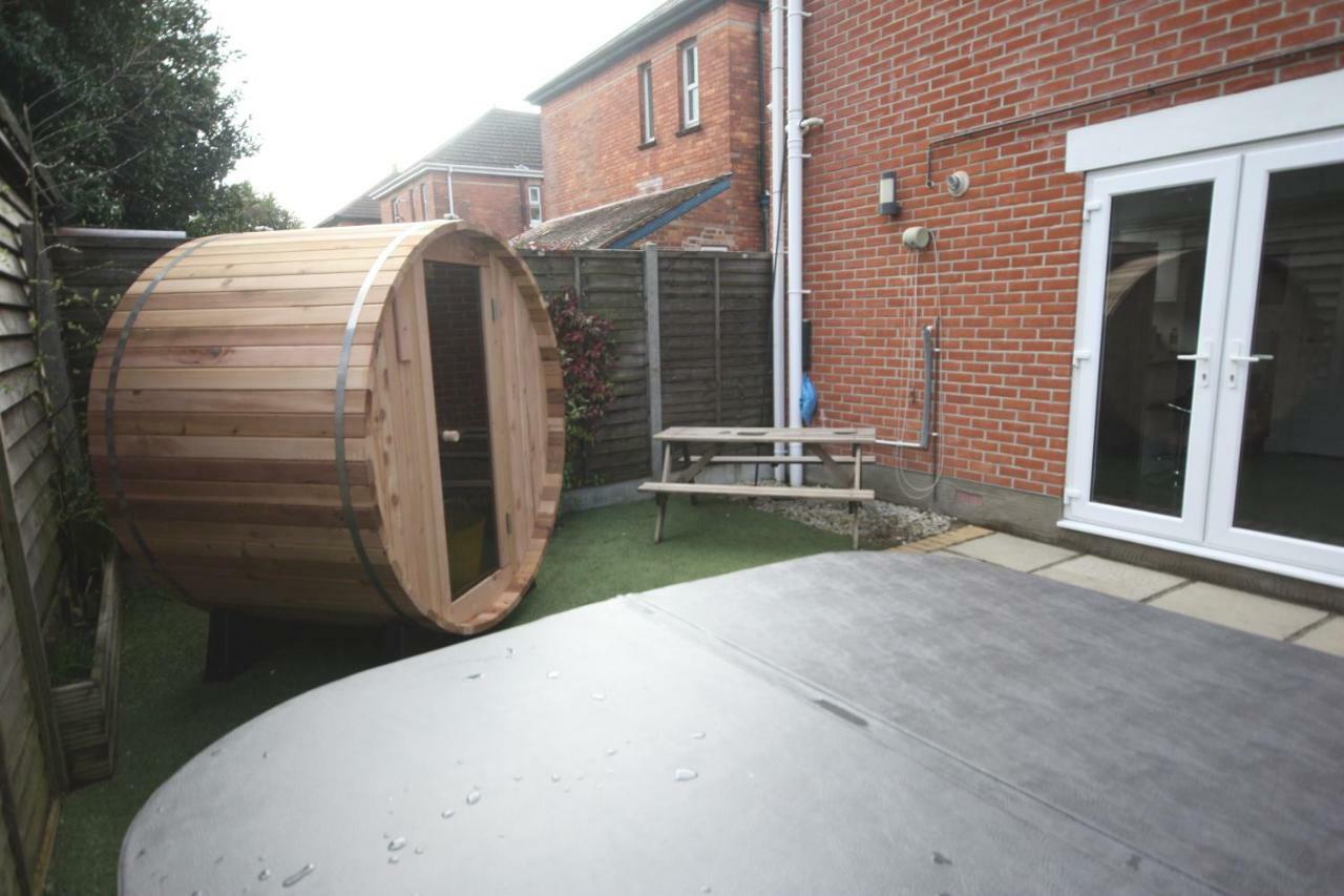 Holiday Home Hot Tub & Sauna Bournemouth Exterior foto