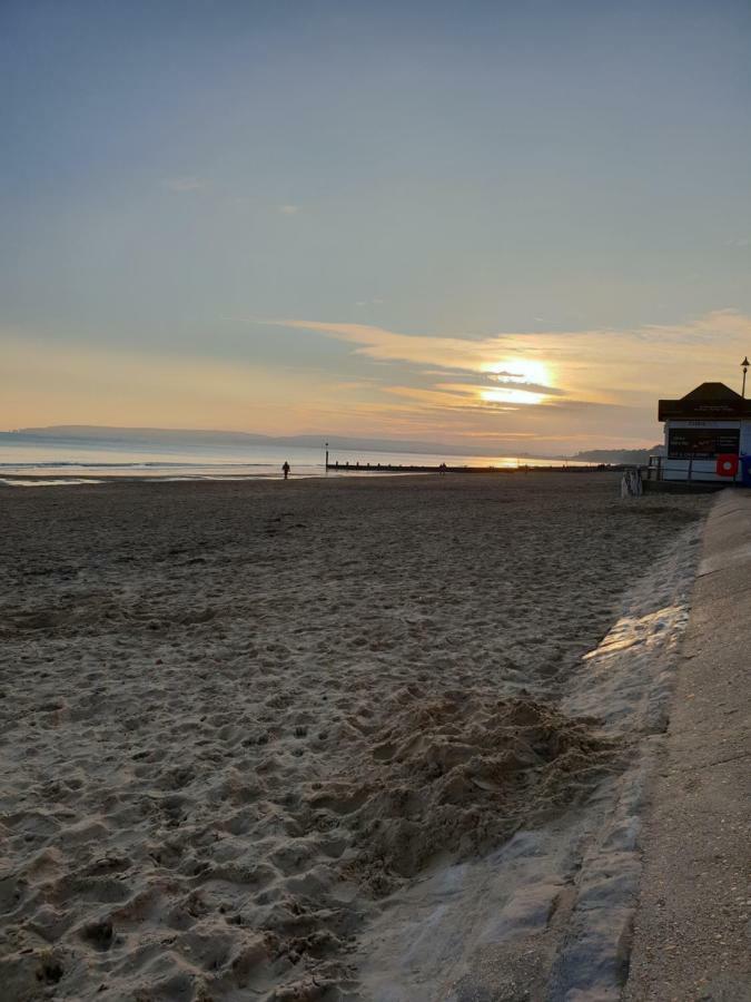 Holiday Home Hot Tub & Sauna Bournemouth Exterior foto